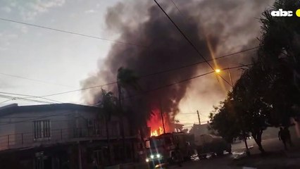 Bomberos Paraguayos Intervienen En Voraz Incendio En Clorinda