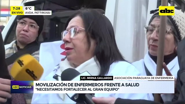 Enfermeros se movilizan para exigir fortalecimiento del sistema y rechazar tercerización