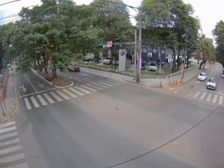 Auto volcó tras chocar en la avenida Mariscal López de Asunción