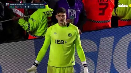 El penal que atajó Orlando Gill en la clasificación de San Lorenzo