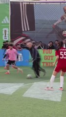 ¡Impresionante Zidane a sus 53 años! El vídeo regateando a todo el que se acerca que se ha hecho viral