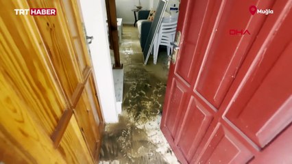 Bodrum'da isale hattı patladı: Caddeler göle döndü, evleri su bastı