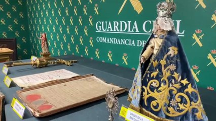 La Guardia Civil expone las obras intervenidas a las monjas cismáticas en el monasterio de Belorado