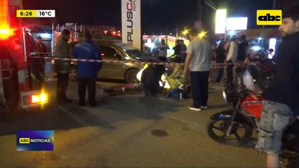 Maniobra indebida causa accidente y joven motociclista queda gravemente herido