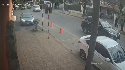 Surgen más videos del momento en el que arrojan un cuerpo en pleno barrio Villa Morra