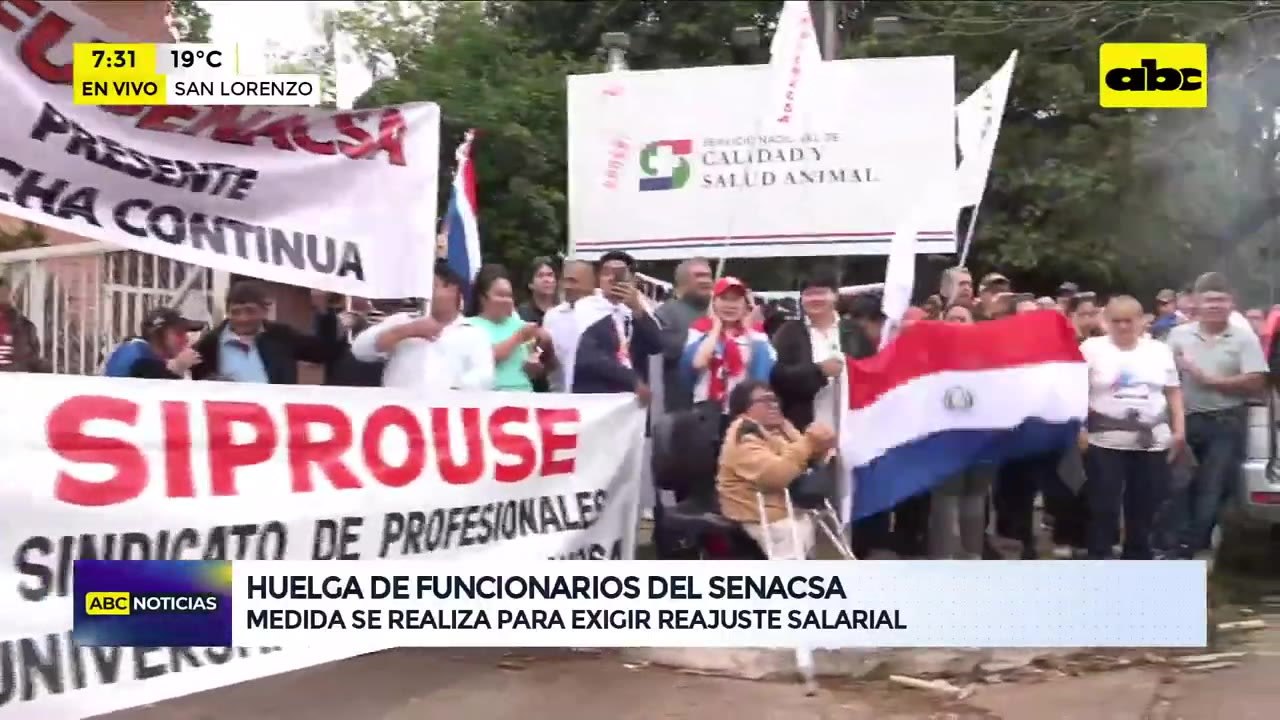 Huelga de funcionarios de Senacsa en reclamo de reajuste salarial