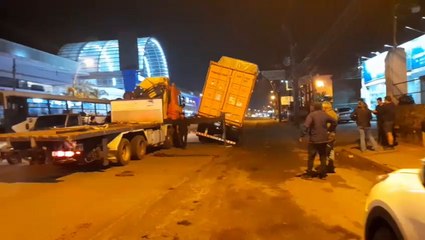 Bache “atrapó” a un camión de gran porte en San Lorenzo