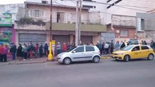 Fila para comprar carne