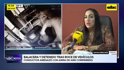 Fiscal imputa a chofer que sacó un arma tras roce con transporte público