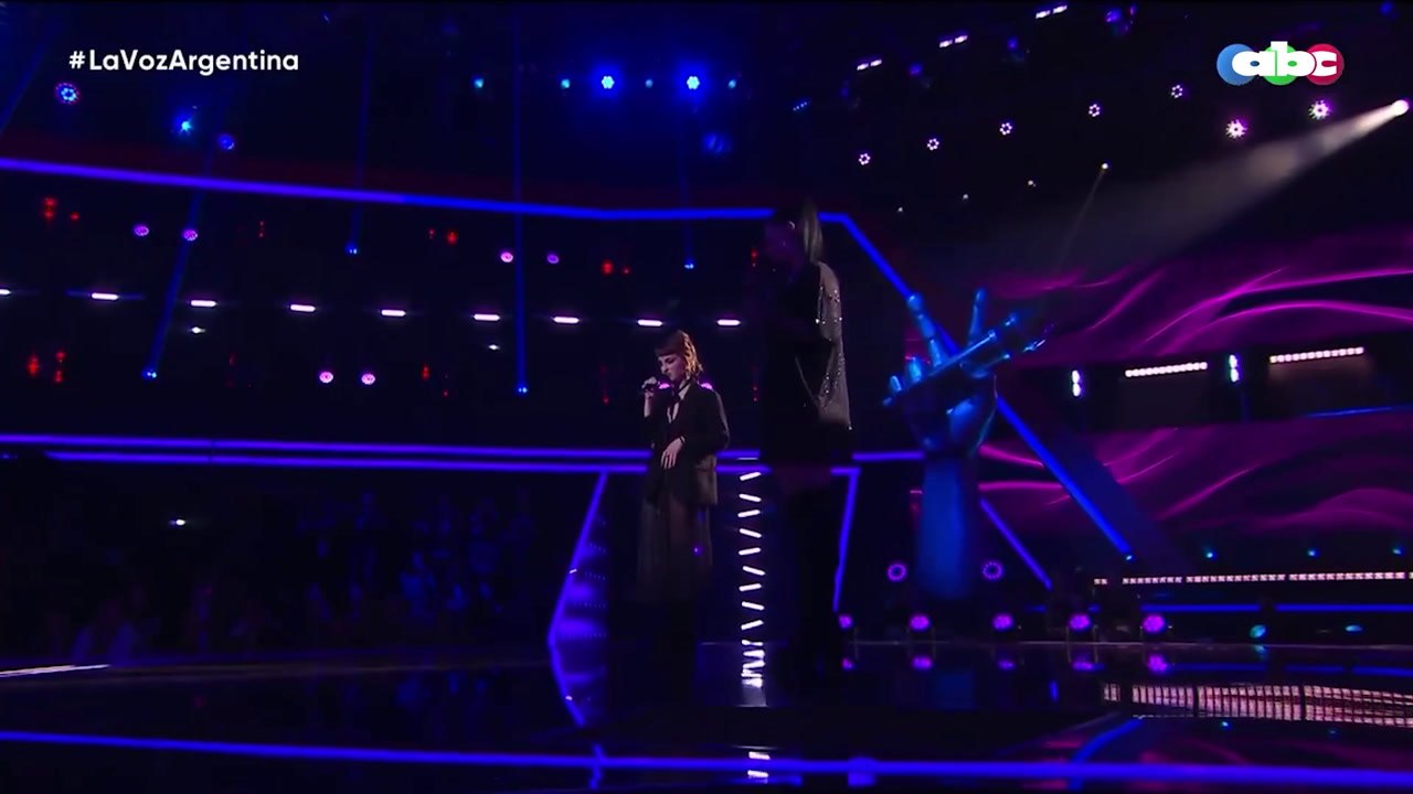 Emma Roach y Nathalie Aponte cantaron “Beautiful” de Christina Aguilera