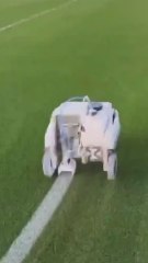 La hipnótica forma de pintar un campo de fútbol: lo nunca visto