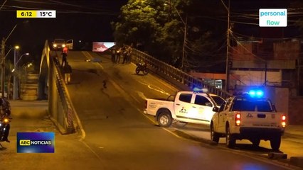 Motociclista muere en extraño accidente sobre el viaducto de República Argentina