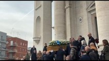 A Ponte Milvio l'addio a Nicola Pietrangeli, l'arrivo del feretro