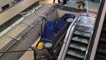 Vehículo Entre Las Escaleras Mecánicas Fuente Shopping