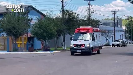 Motorista de caminhão fica ferido ao sofrer queda de altura e é atendido pelo Samu