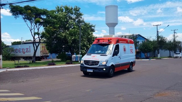 Trabalhador tem lesão na cabeça após cair de caminhão