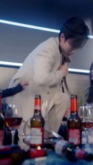 Younger brother suddenly pulls her into his arms, whispering by her ear： “Sister, you’re mine ”