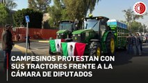 Campesinos llegan en tractores a la Cámara de Diputados para protestar por leyes de aguas