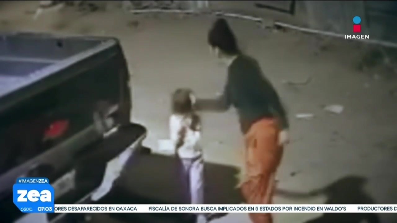 Cámara capta el momento en el que una madre agrede brutalmente a su hija