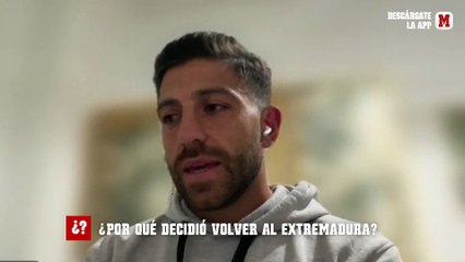Giovanni Zarfino, futbolista del CD Extremadura, atiende a MARCA