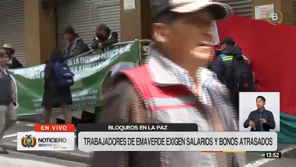 Trabajadores de Emaverde bloquean el centro paceño en exigencia del pago de salarios atrasados