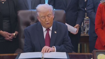 Trump Sparks Awkward Laughter in Oval Office With Car Industry Jokes