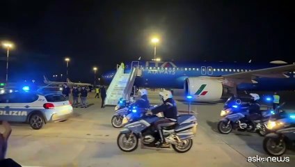 Milano-Cortina, Fiamma Olimpica a Roma accompagnata da Paolini e Malagò