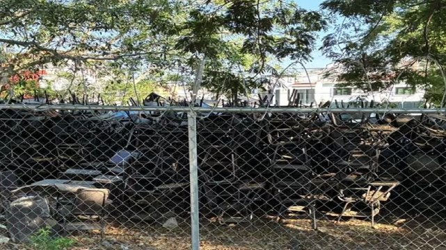Pupitres abandonados en Fluvial Vallarta | CPS Noticias Puerto Vallarta