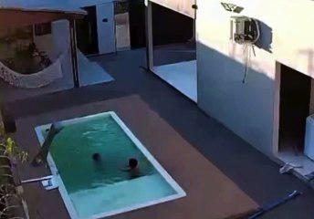 Criança tenta ajudar irmão que estava se afogando e desfecho surpreende; veja