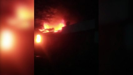 Imagens mostram intensidade das chamas em incêndio que atingiu madeireira em Cascavel
