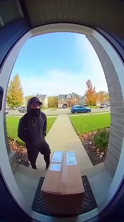 Parcel thieves always fall into the trap 😂