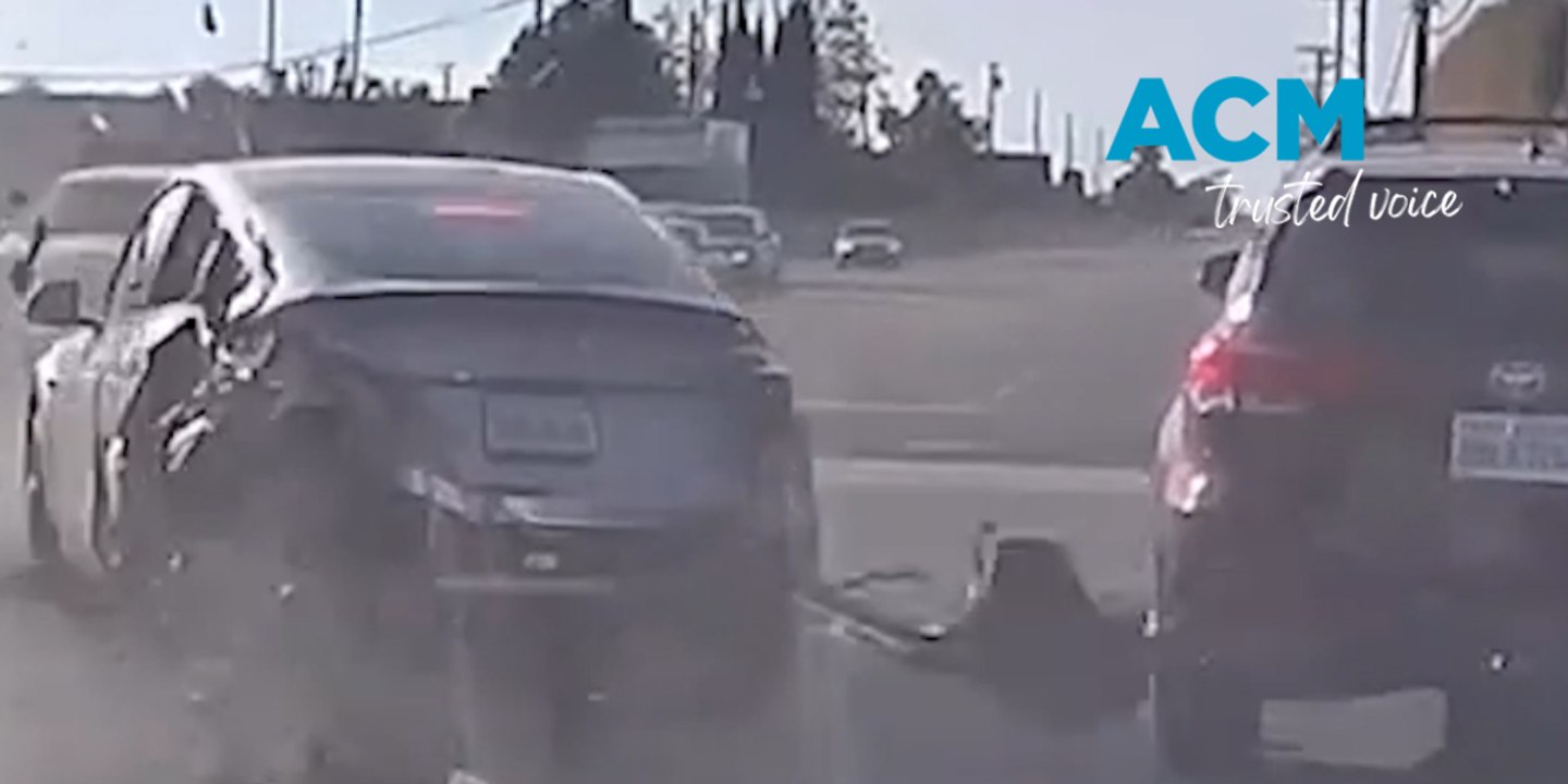Fatal Tesla crash in USA captured on dashcam