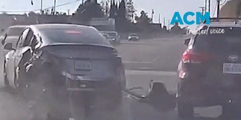 Fatal Tesla crash in USA captured on dashcam