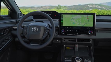 Der neue Toyota bZ4X - Multi-Terrain-Monitor