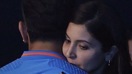 Virat Kohli के शतक पर Anushka ने लुटाया प्यार!