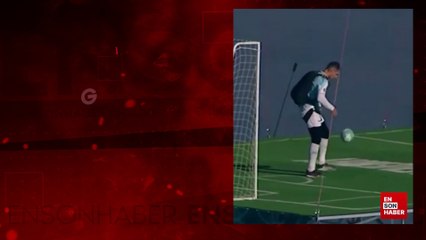 Gökyüzünde bir ilk: Havada futbol oynadılar