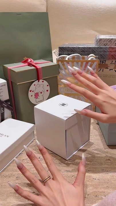 7-minute pure enjoyment of chatting and shopping 🛍️ Unboxing some pretty little gadgets~ It's Friday, sis...