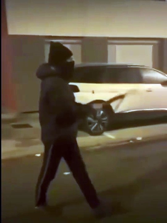 INFO EUROPE 1 - Castres : des policiers pris pour cible par des tirs en pleine rue, trois fonctionnaires légèrement touchés (document Europe 1)