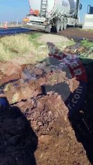 Diyarbakır’da yakıt tankeri yola yakıt sızdırdı