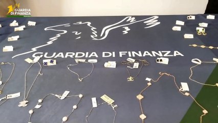 Sequestrati a Savona gioielli e accessori di marchi di lusso falsificati
