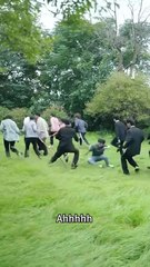 After the end, the man she had loved for nineteen years disappeared after she expressed her feelings, and reunited three years later, but he returned with a pregnant woman, leaving her heartbroken, aggrieved and even despairing