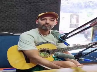 El reconocido músico tacuaremboense, Gerardo Pedrozo, fue entrevistado en Radio Tacuarembó