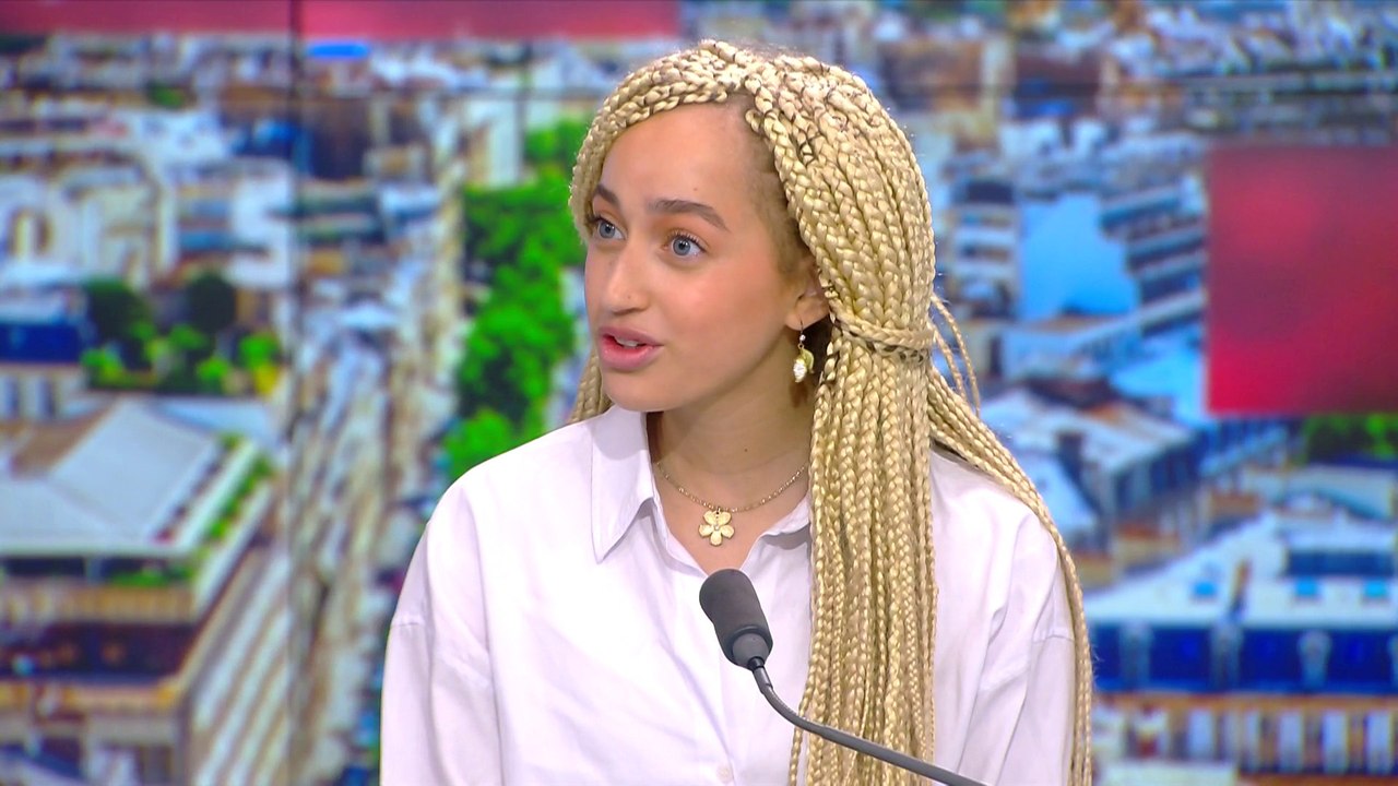 La chanteuse Monroe interprète en live une chanson de son album dans #HDPros