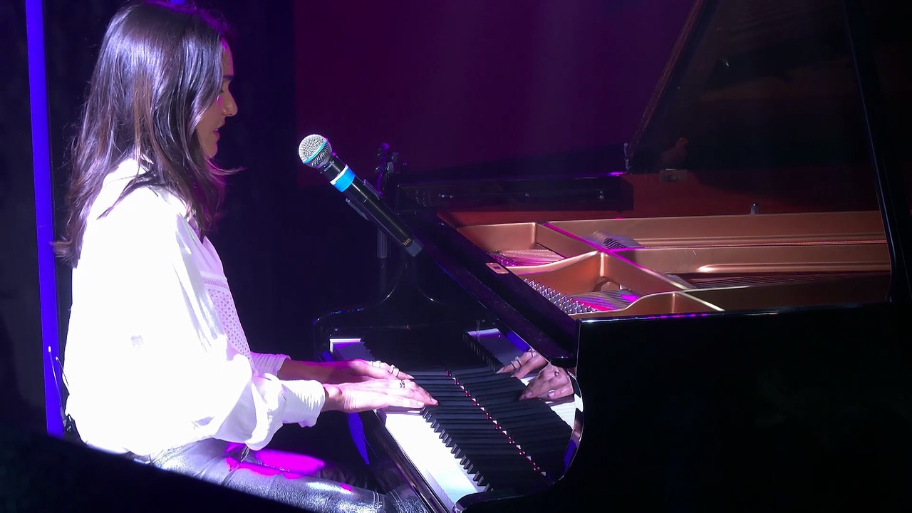 Joyce Jonathan chante "Les filles d'aujourd'hui"