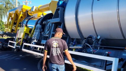 Caminhão interdita Trevo do Bairro Guarujá, em Cascavel