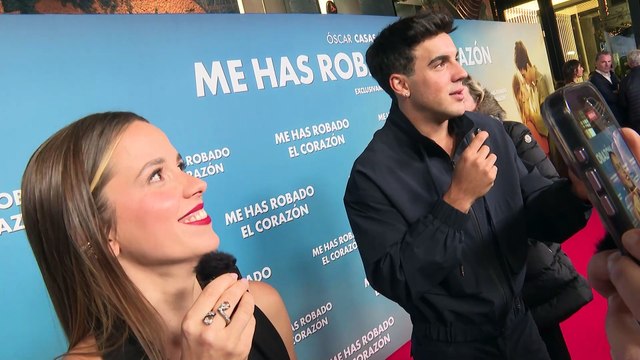 Ana Mena y la familia Casas arropan a Óscar Casas en el estreno de su nueva película