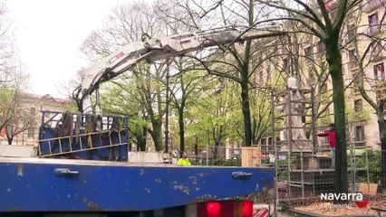 Trasladan las estatuas de los Reyes de Navarra de Sarasate