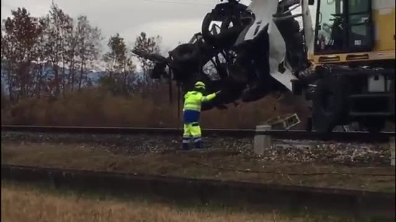 Incidente ferroviario a Treviso: treno investe furgone abbandonato sui binari