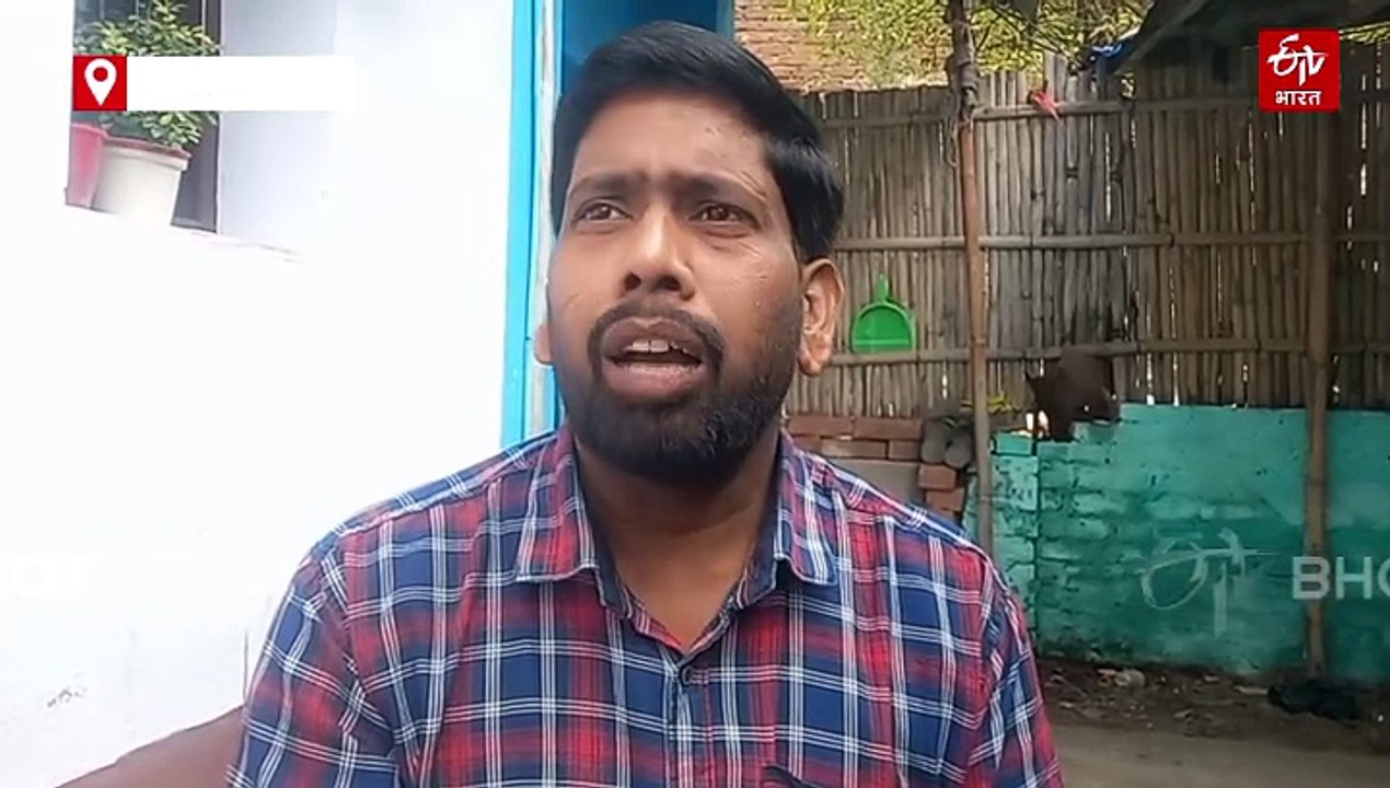 मिलिए साहिबगंज के स्नेक मैन जितेंद्र हजारी से, सांपों को बचाना है इनका शौक