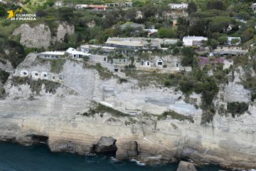 Ischia, abusi edilizi e danni al costone: sequestrata struttura turistica (04.12.25)
